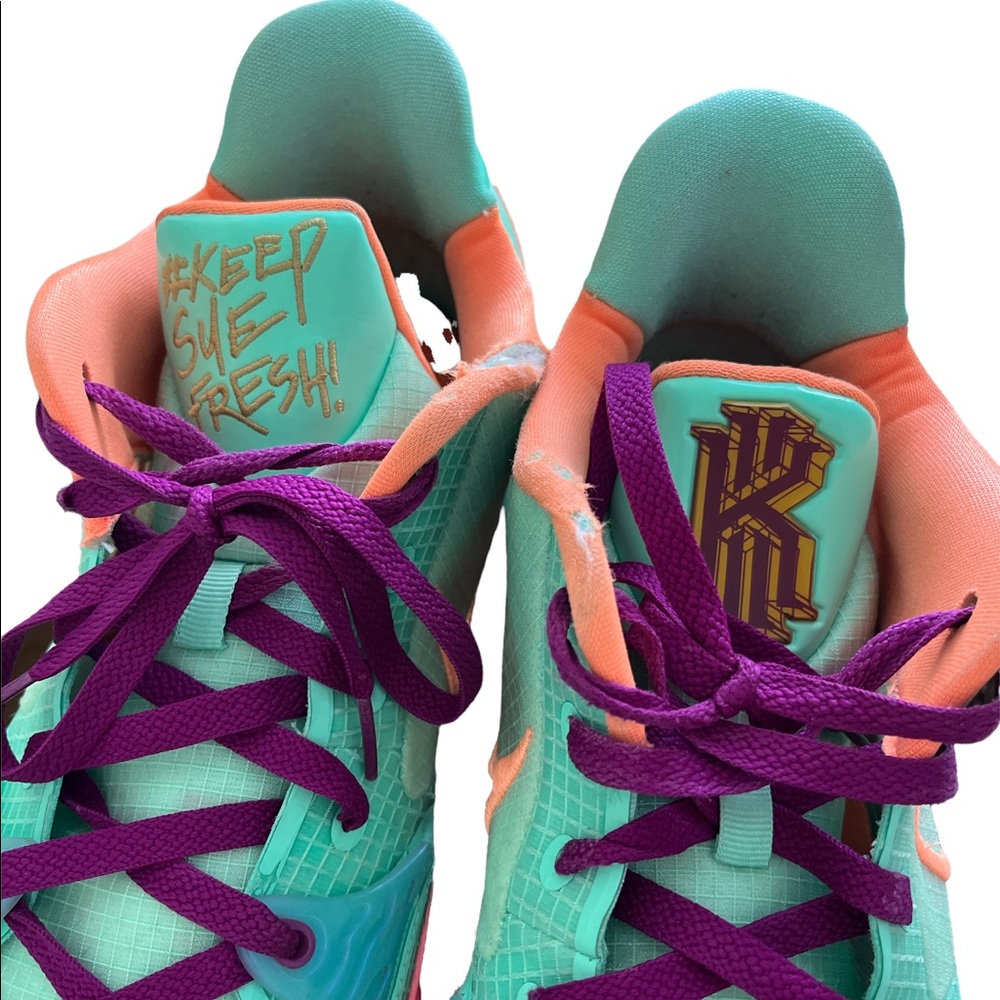 NIKE KYRIE 4 LOW